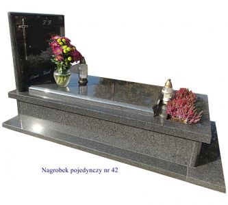 Nagrobek pojedynczy nr 42